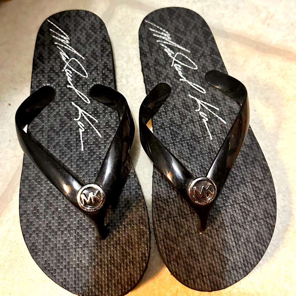 Micheal Kors flip flops